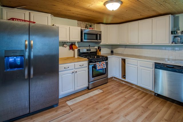 712 S Lagrave Street, Paw Paw, MI 49079