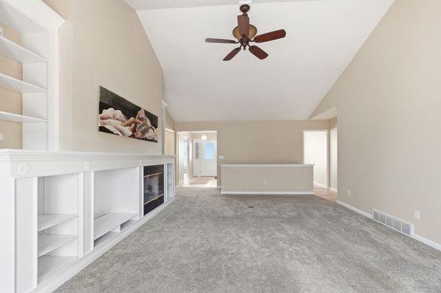 10 LONGFELLOW Drive, Erie, PA 16509