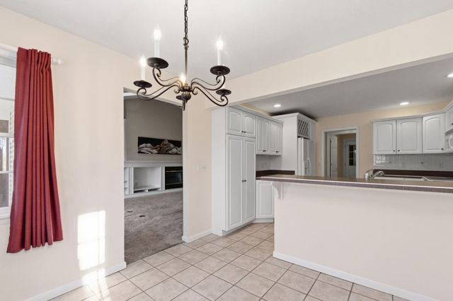 10 LONGFELLOW Drive, Erie, PA 16509