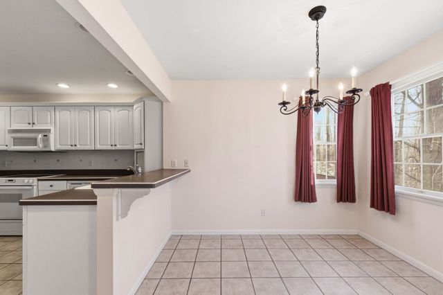 10 LONGFELLOW Drive, Erie, PA 16509