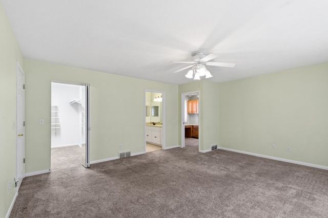 10 LONGFELLOW Drive, Erie, PA 16509