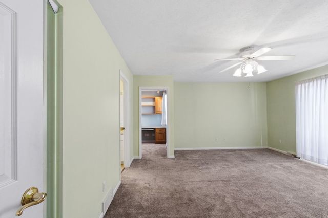 10 LONGFELLOW Drive, Erie, PA 16509