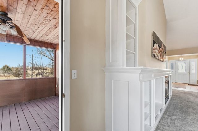 10 LONGFELLOW Drive, Erie, PA 16509