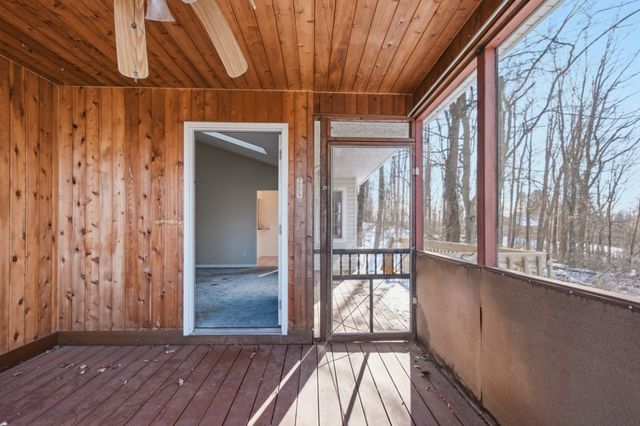 10 LONGFELLOW Drive, Erie, PA 16509