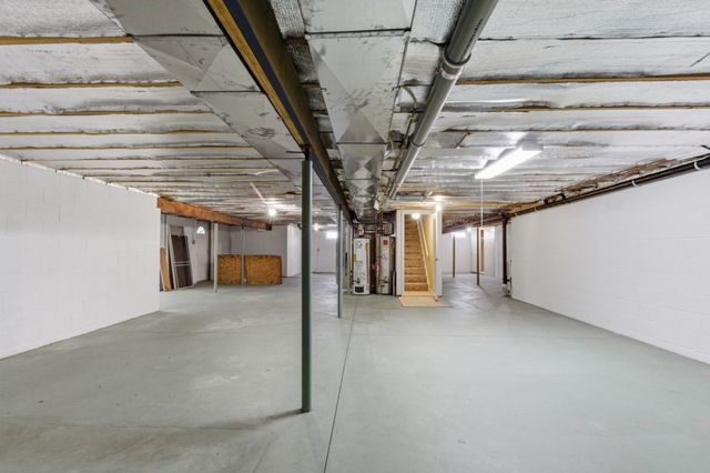 10 LONGFELLOW Drive, Erie, PA 16509