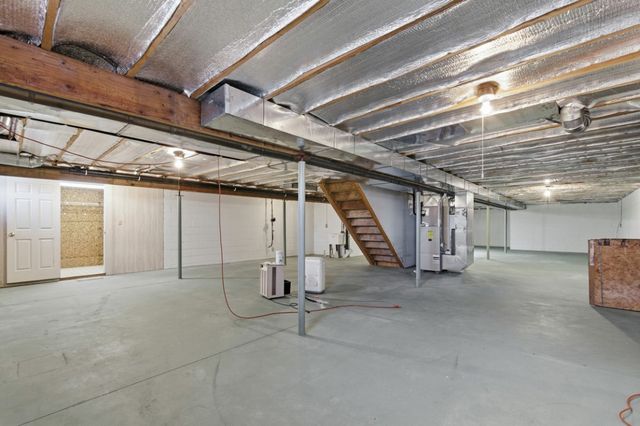 10 LONGFELLOW Drive, Erie, PA 16509