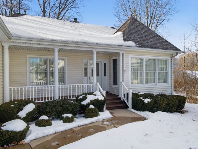 10 LONGFELLOW Drive, Erie, PA 16509