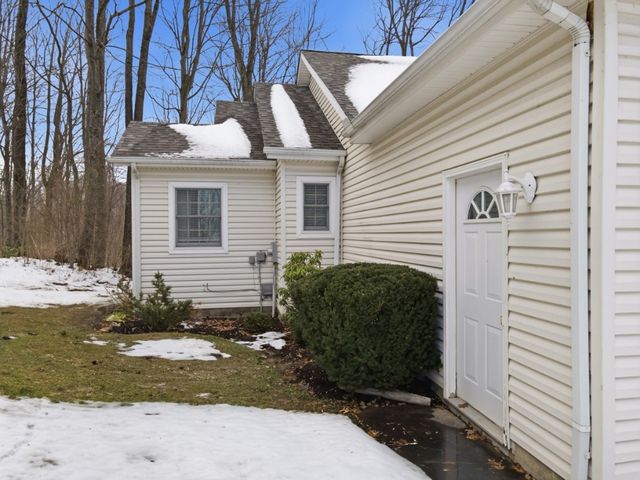 10 LONGFELLOW Drive, Erie, PA 16509