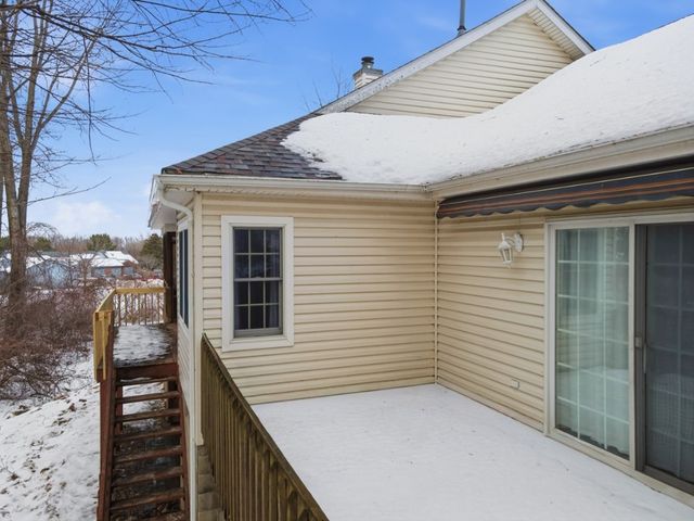 10 LONGFELLOW Drive, Erie, PA 16509