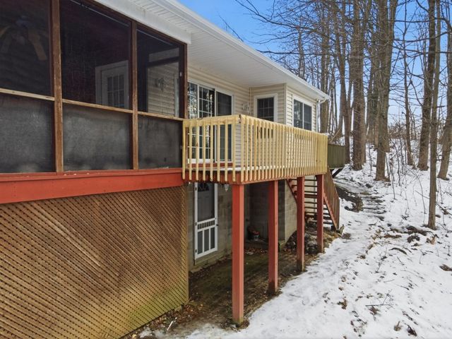 10 LONGFELLOW Drive, Erie, PA 16509