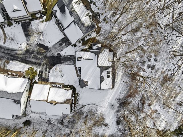 10 LONGFELLOW Drive, Erie, PA 16509