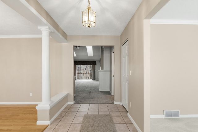 10 LONGFELLOW Drive, Erie, PA 16509