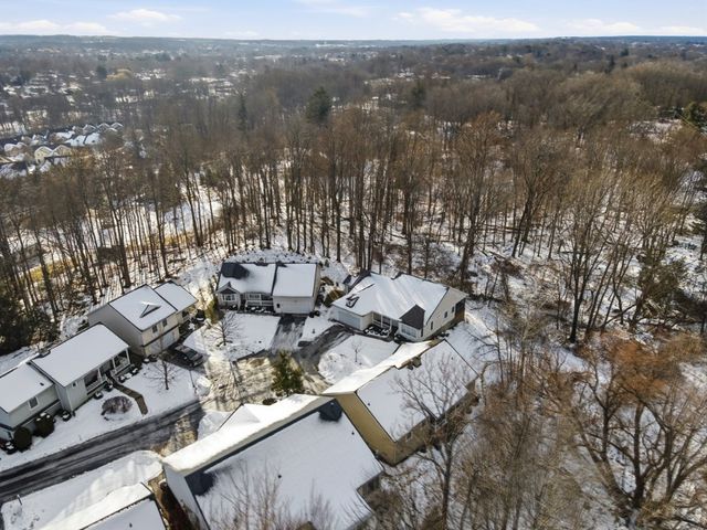 10 LONGFELLOW Drive, Erie, PA 16509