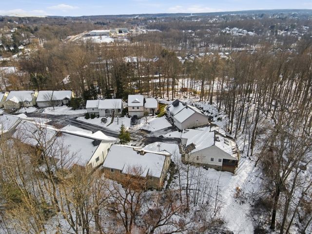 10 LONGFELLOW Drive, Erie, PA 16509