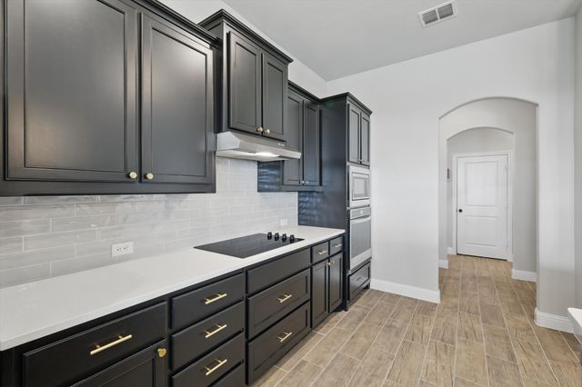 313 Prairie Dog Drive, Godley, TX 76044