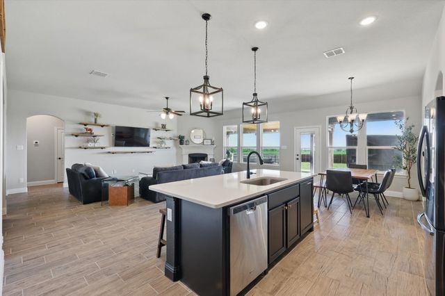 313 Prairie Dog Drive, Godley, TX 76044