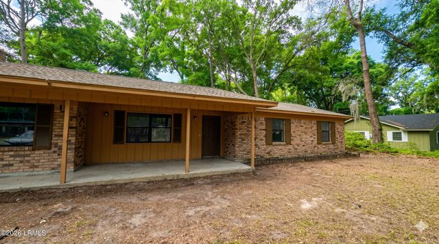 6 Oakwood Drive, Beaufort, SC 29907