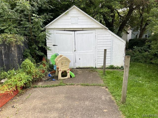 1869 Weston Avenue, Niagara Falls, NY 14305