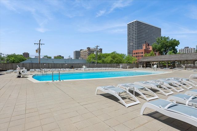 4250 N Marine Drive 435, Chicago, IL 60613