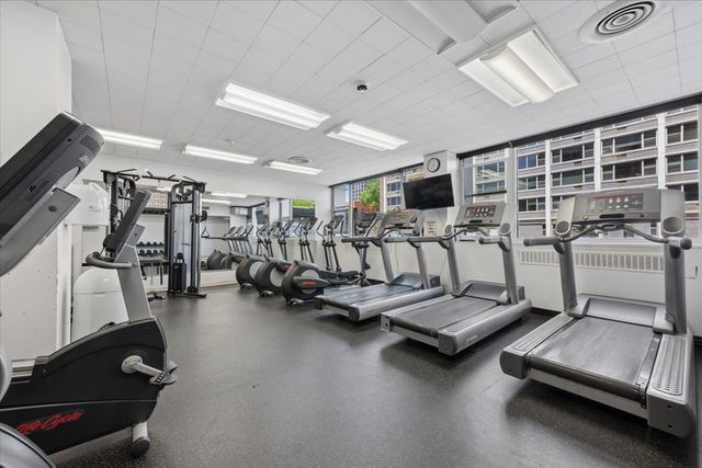 4250 N Marine Drive 435, Chicago, IL 60613