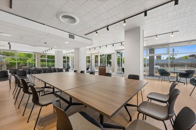 4250 N Marine Drive 435, Chicago, IL 60613