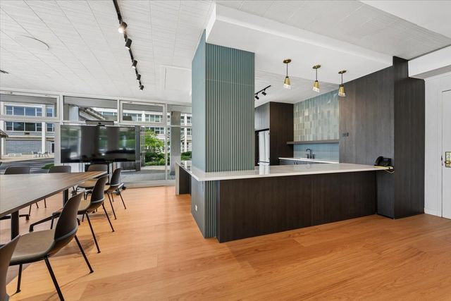 4250 N Marine Drive 435, Chicago, IL 60613