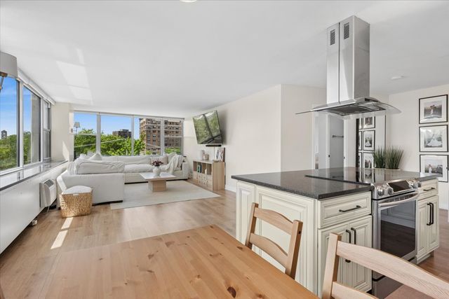 4250 N Marine Drive 435, Chicago, IL 60613