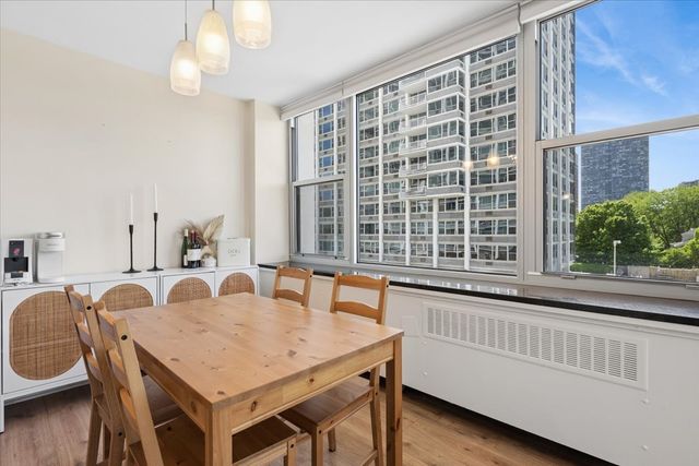 4250 N Marine Drive 435, Chicago, IL 60613