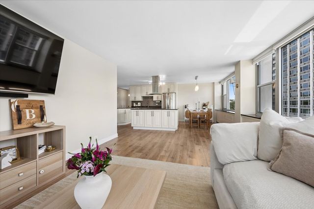 4250 N Marine Drive 435, Chicago, IL 60613