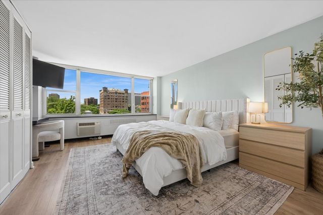 4250 N Marine Drive 435, Chicago, IL 60613