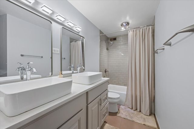 4250 N Marine Drive 435, Chicago, IL 60613
