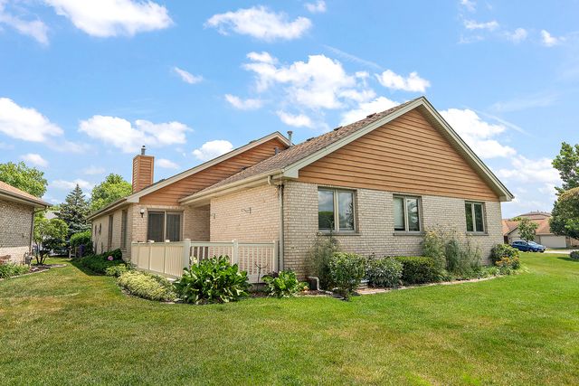 18414 Pine Lake Drive, Tinley Park, IL 60477