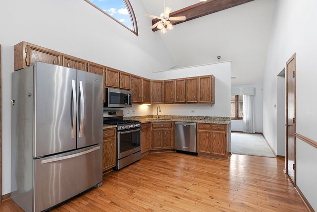 18414 Pine Lake Drive, Tinley Park, IL 60477