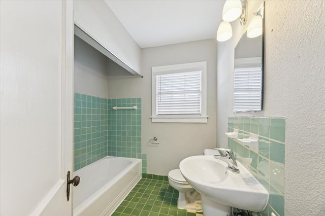 1810 W Alabama Street 3, Houston, TX 77098