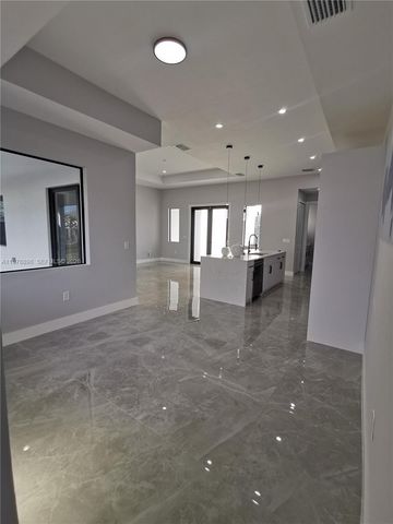 2913 NW 21 ave, Cape Coral, FL 33993