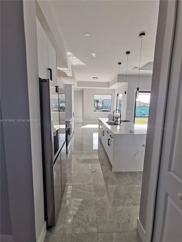 2913 NW 21 ave, Cape Coral, FL 33993