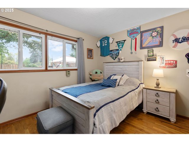 14530 Ne KNOTT Ct, Portland, OR 97230