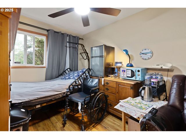14530 Ne KNOTT Ct, Portland, OR 97230