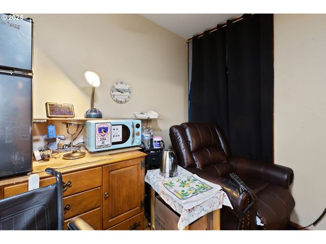 14530 Ne KNOTT Ct, Portland, OR 97230