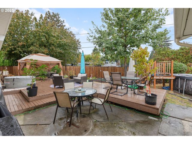 14530 Ne KNOTT Ct, Portland, OR 97230