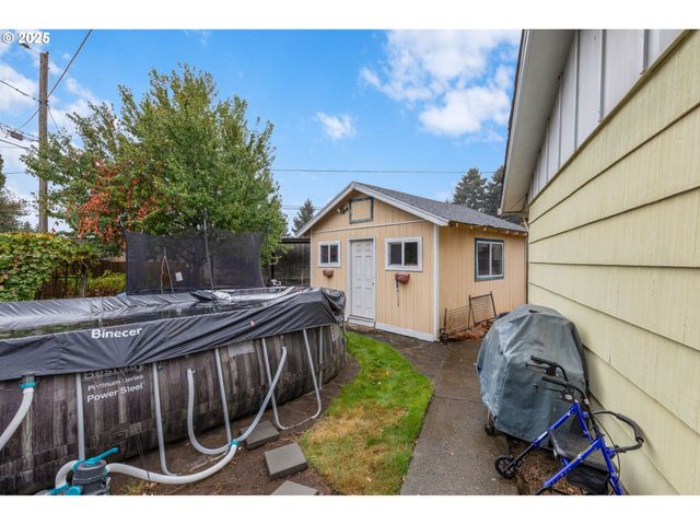 14530 Ne KNOTT Ct, Portland, OR 97230