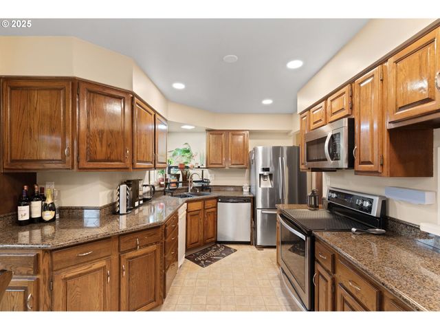 14530 Ne KNOTT Ct, Portland, OR 97230