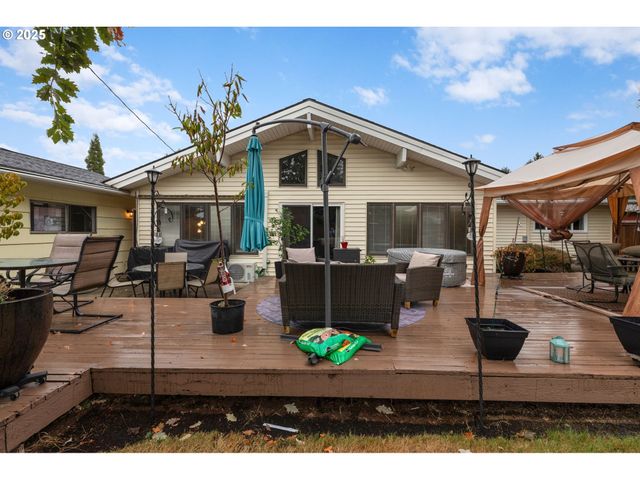 14530 Ne KNOTT Ct, Portland, OR 97230