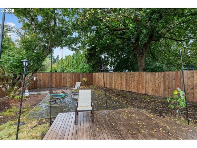 14530 Ne KNOTT Ct, Portland, OR 97230