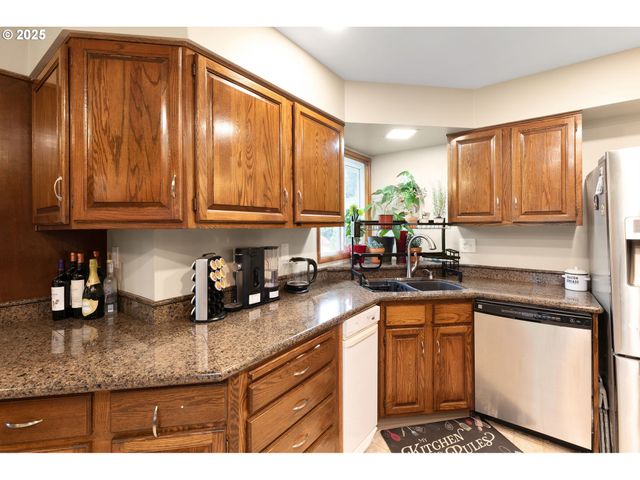 14530 Ne KNOTT Ct, Portland, OR 97230