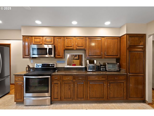 14530 Ne KNOTT Ct, Portland, OR 97230