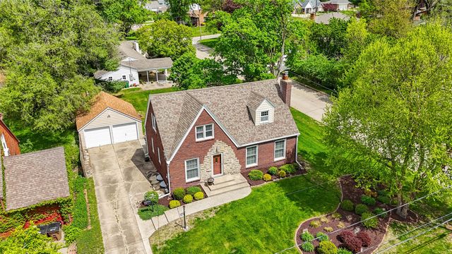 6605 Forest Court, Windsor Heights, IA 50324