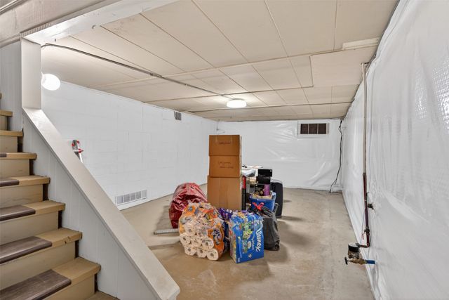 6605 Forest Court, Windsor Heights, IA 50324