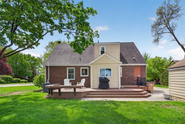 6605 Forest Court, Windsor Heights, IA 50324