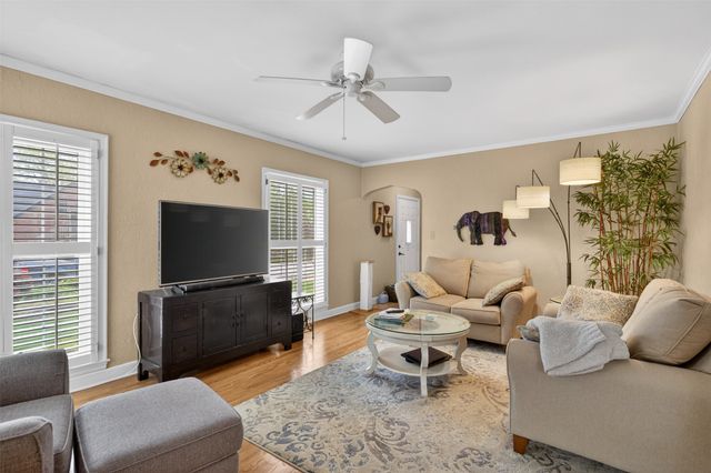 6605 Forest Court, Windsor Heights, IA 50324